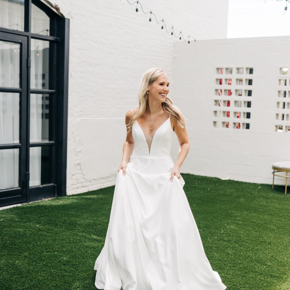 Elegant White V-Neck wedding dress